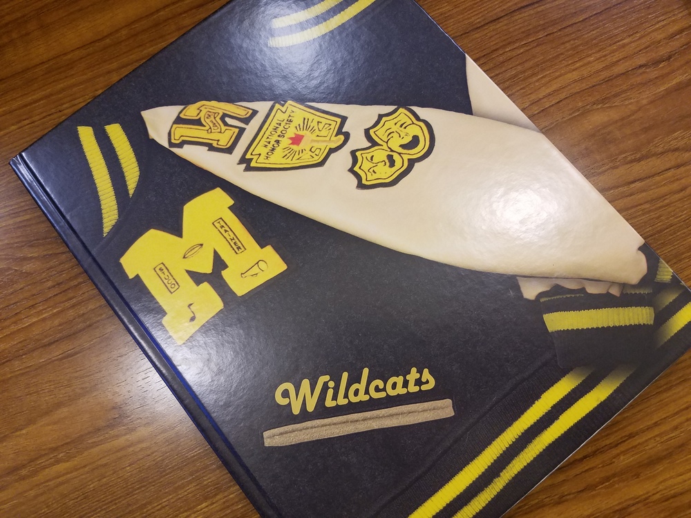 Yearbooks Arrive, Being Dispensed
